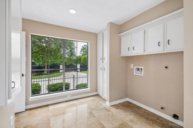 1922 Grand Valley Drive, Houston, TX 77090