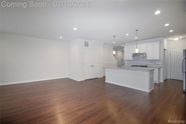 43629 Prospect 102, Novi, MI 48375