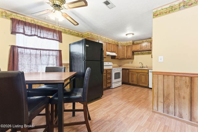 8702 Bost Ln, Louisville, KY 40219