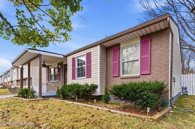 8702 Bost Ln, Louisville, KY 40219