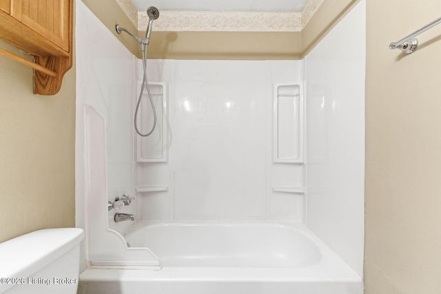 8702 Bost Ln, Louisville, KY 40219