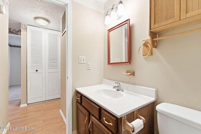 8702 Bost Ln, Louisville, KY 40219