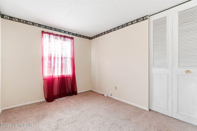 8702 Bost Ln, Louisville, KY 40219