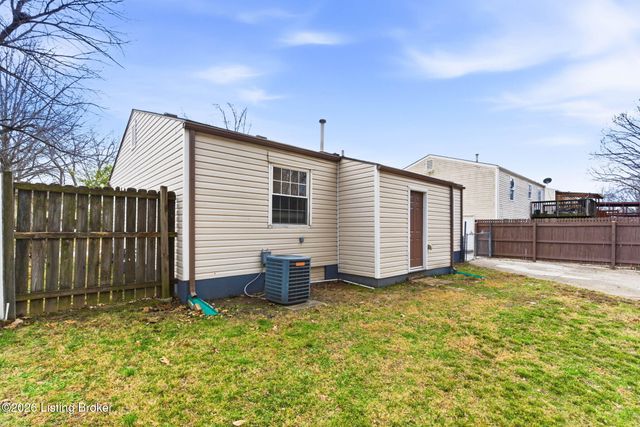 8702 Bost Ln, Louisville, KY 40219