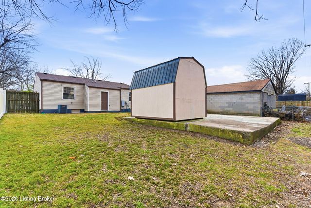 8702 Bost Ln, Louisville, KY 40219