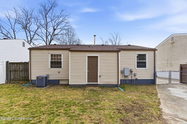 8702 Bost Ln, Louisville, KY 40219