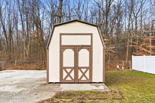 8702 Bost Ln, Louisville, KY 40219