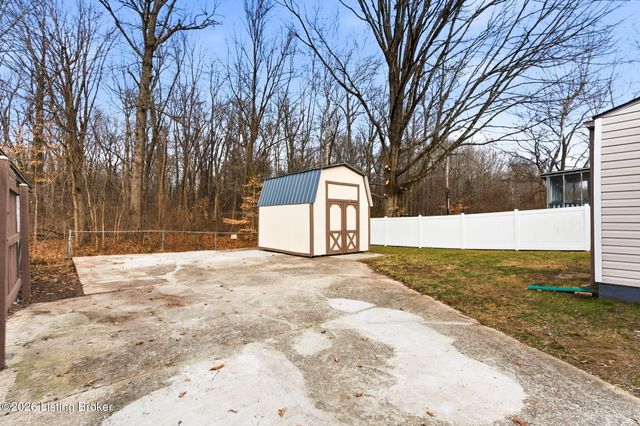 8702 Bost Ln, Louisville, KY 40219