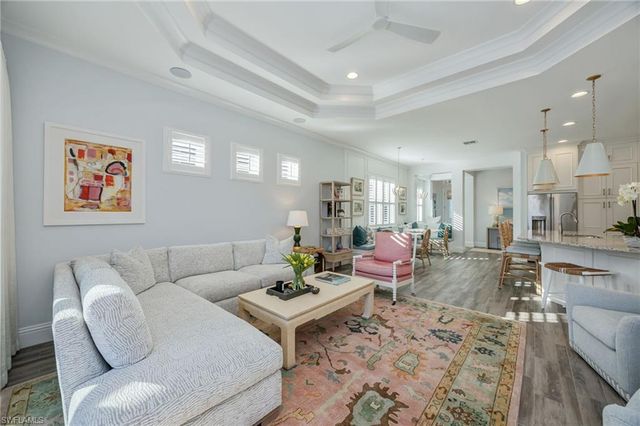 5672 Highbourne DR, Naples, FL 34113