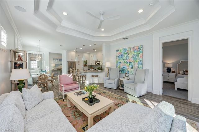 5672 Highbourne DR, Naples, FL 34113