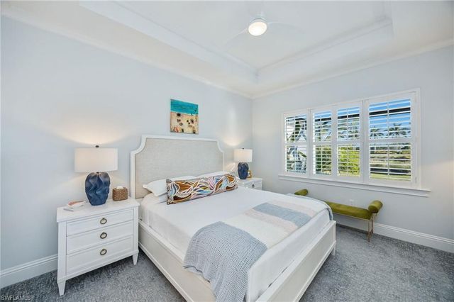 5672 Highbourne DR, Naples, FL 34113