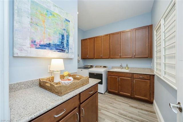 5672 Highbourne DR, Naples, FL 34113