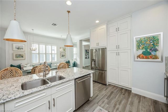 5672 Highbourne DR, Naples, FL 34113