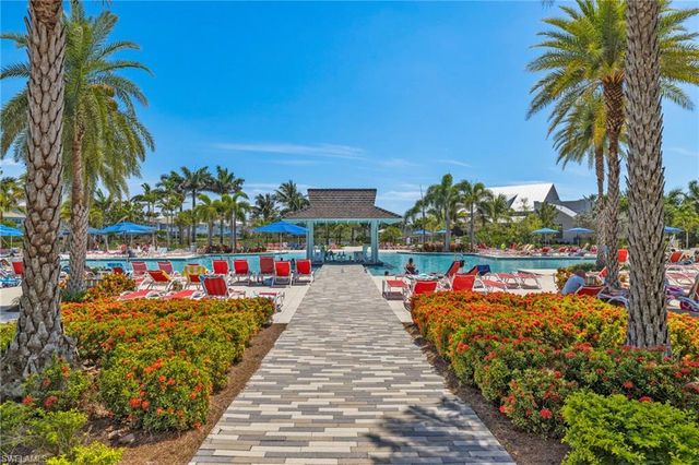 5672 Highbourne DR, Naples, FL 34113