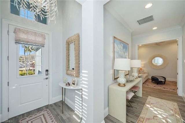 5672 Highbourne DR, Naples, FL 34113