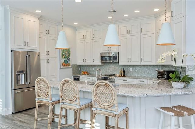 5672 Highbourne DR, Naples, FL 34113