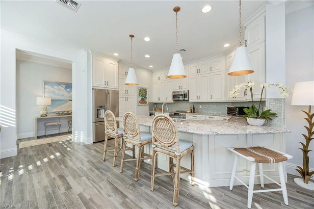 5672 Highbourne DR, Naples, FL 34113