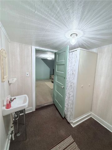 9 Kennedy St, Republic, PA 15475