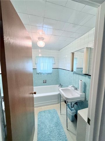 9 Kennedy St, Republic, PA 15475