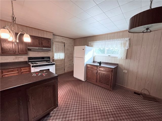 9 Kennedy St, Republic, PA 15475