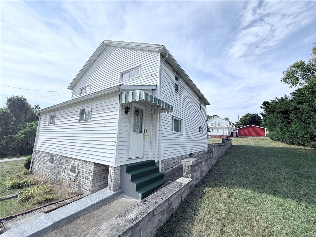 9 Kennedy St, Republic, PA 15475