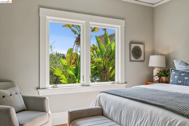 5108 Coronado Ave, Oakland, CA 94618