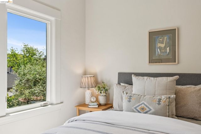 5108 Coronado Ave, Oakland, CA 94618