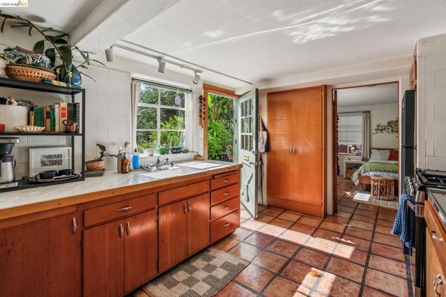 5108 Coronado Ave, Oakland, CA 94618