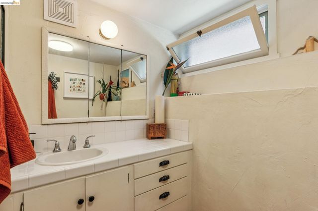 5108 Coronado Ave, Oakland, CA 94618