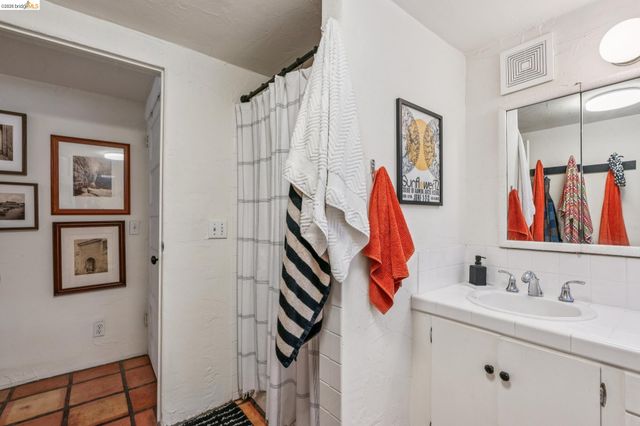 5108 Coronado Ave, Oakland, CA 94618