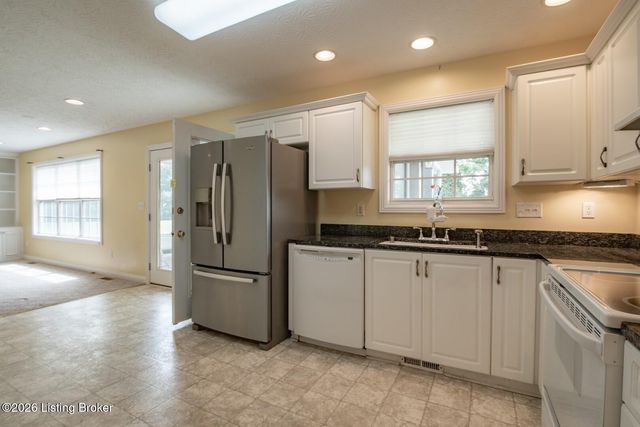 419 Deer Lake Rd, Elizabethtown, KY 42701