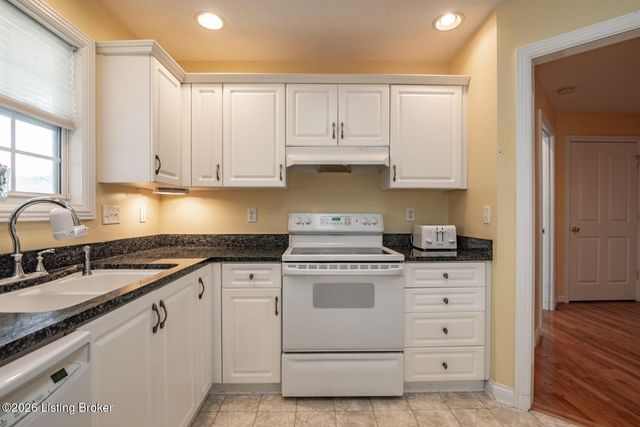 419 Deer Lake Rd, Elizabethtown, KY 42701