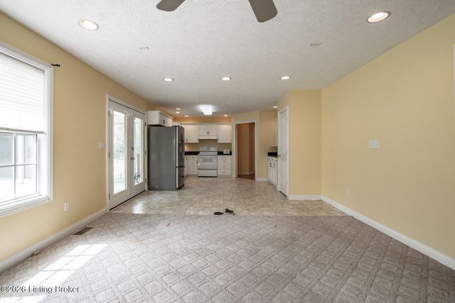 419 Deer Lake Rd, Elizabethtown, KY 42701
