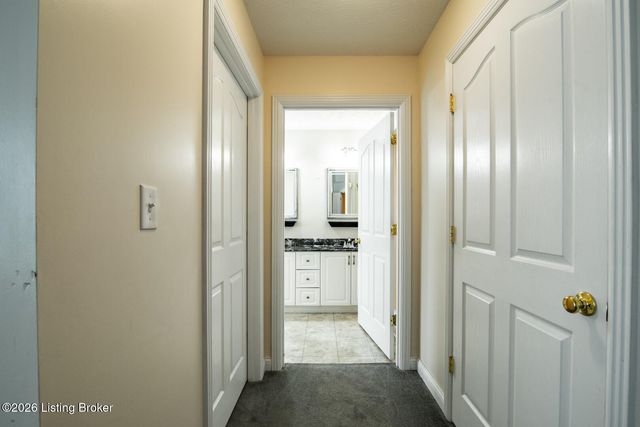 419 Deer Lake Rd, Elizabethtown, KY 42701