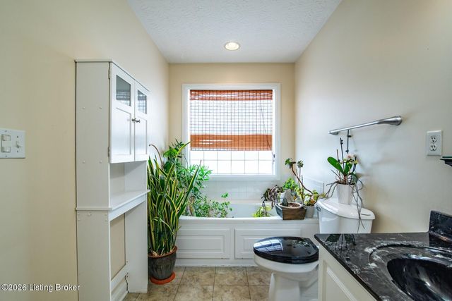 419 Deer Lake Rd, Elizabethtown, KY 42701