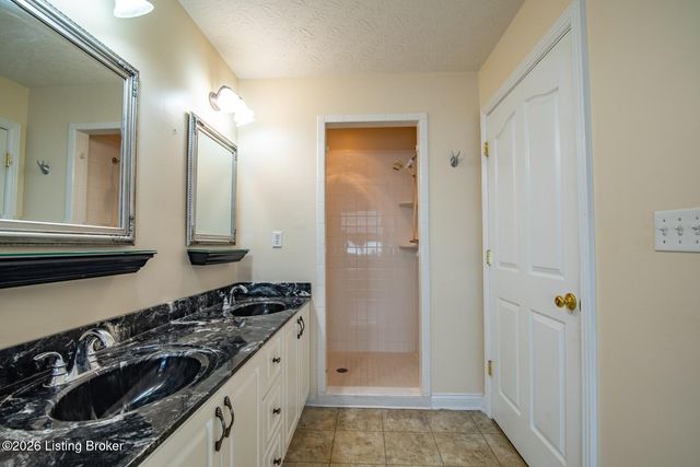 419 Deer Lake Rd, Elizabethtown, KY 42701