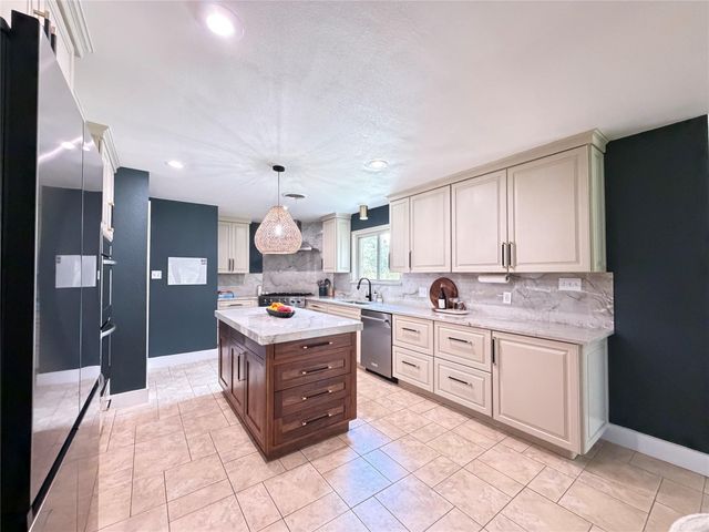 1300 Brushy Bend DR, Round Rock, TX 78681