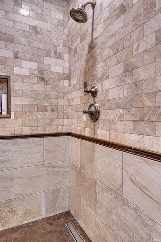 9049 Halston Circle, Newburgh, IN 47630