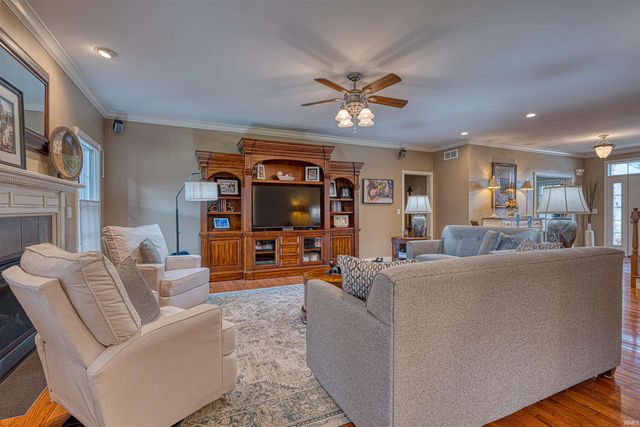 9049 Halston Circle, Newburgh, IN 47630