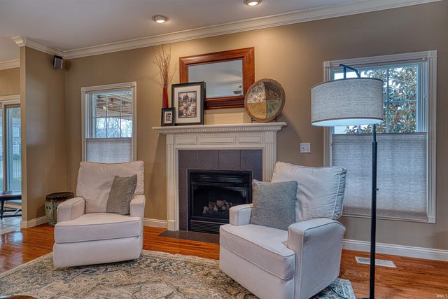 9049 Halston Circle, Newburgh, IN 47630