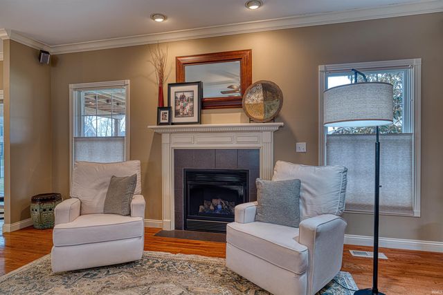 9049 Halston Circle, Newburgh, IN 47630