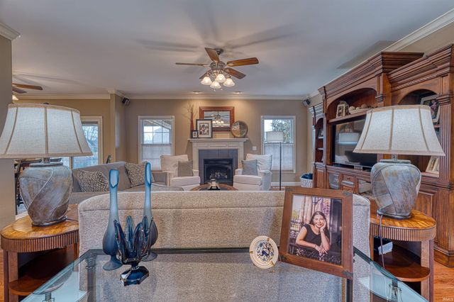 9049 Halston Circle, Newburgh, IN 47630