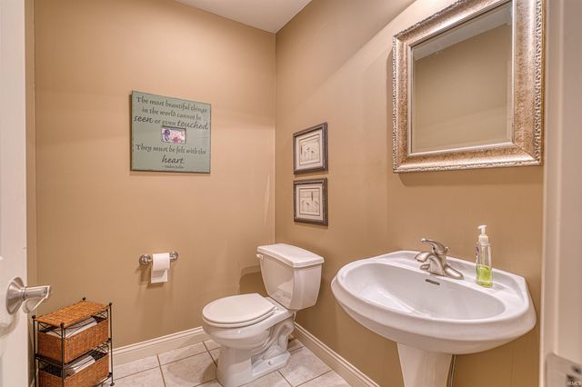 9049 Halston Circle, Newburgh, IN 47630