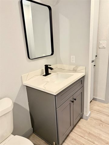 210 N Mattson Street, West Columbia, TX 77486