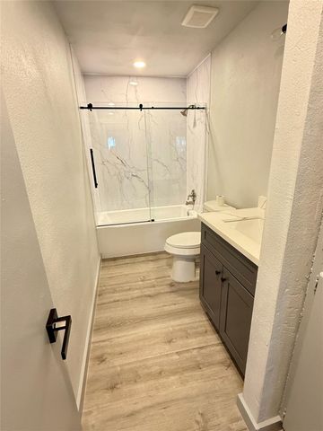 210 N Mattson Street, West Columbia, TX 77486