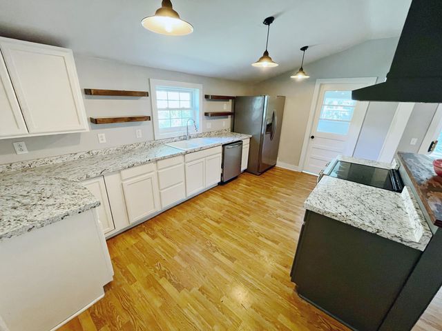 203 E Prairie Lane, Ash Grove, MO 65604