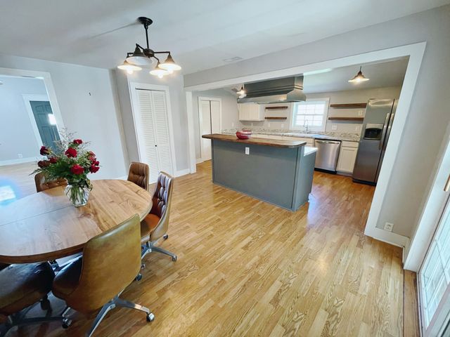 203 E Prairie Lane, Ash Grove, MO 65604