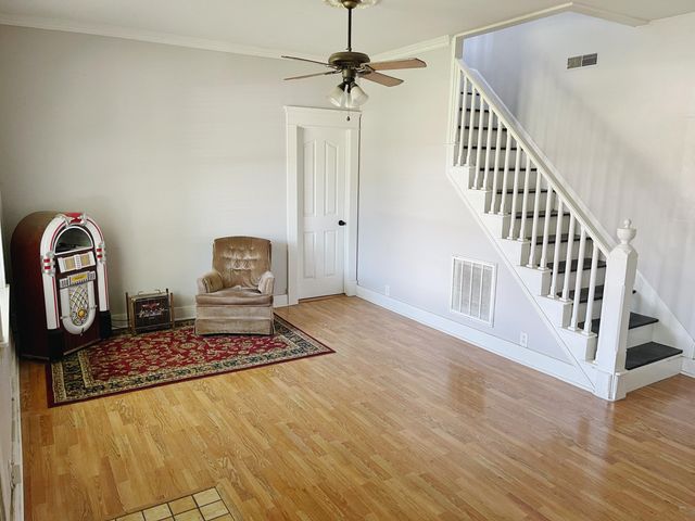 203 E Prairie Lane, Ash Grove, MO 65604