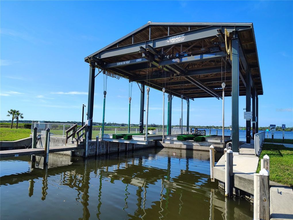 Image 33 of property listing at 1268 RIVERSCAPE STREET C, Bradenton, FL 34208