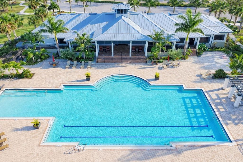 Image 34 of property listing at 1268 RIVERSCAPE STREET C, Bradenton, FL 34208